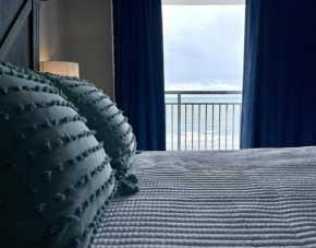 *HUGE OCEANFRONT BALCONY*Queen Beds*TONS of Amenities*L53